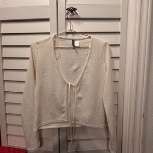 Divided Off-White Ribbed Knit V-Neck Top